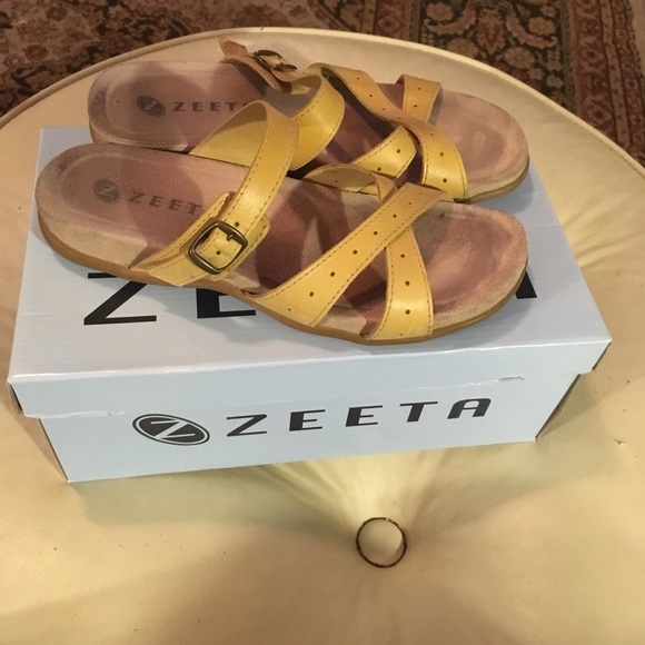 Zetta size 7 yellow leather sandals - Picture 3 of 5